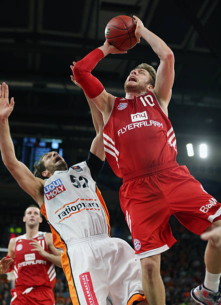 他不断分析 他不断分析